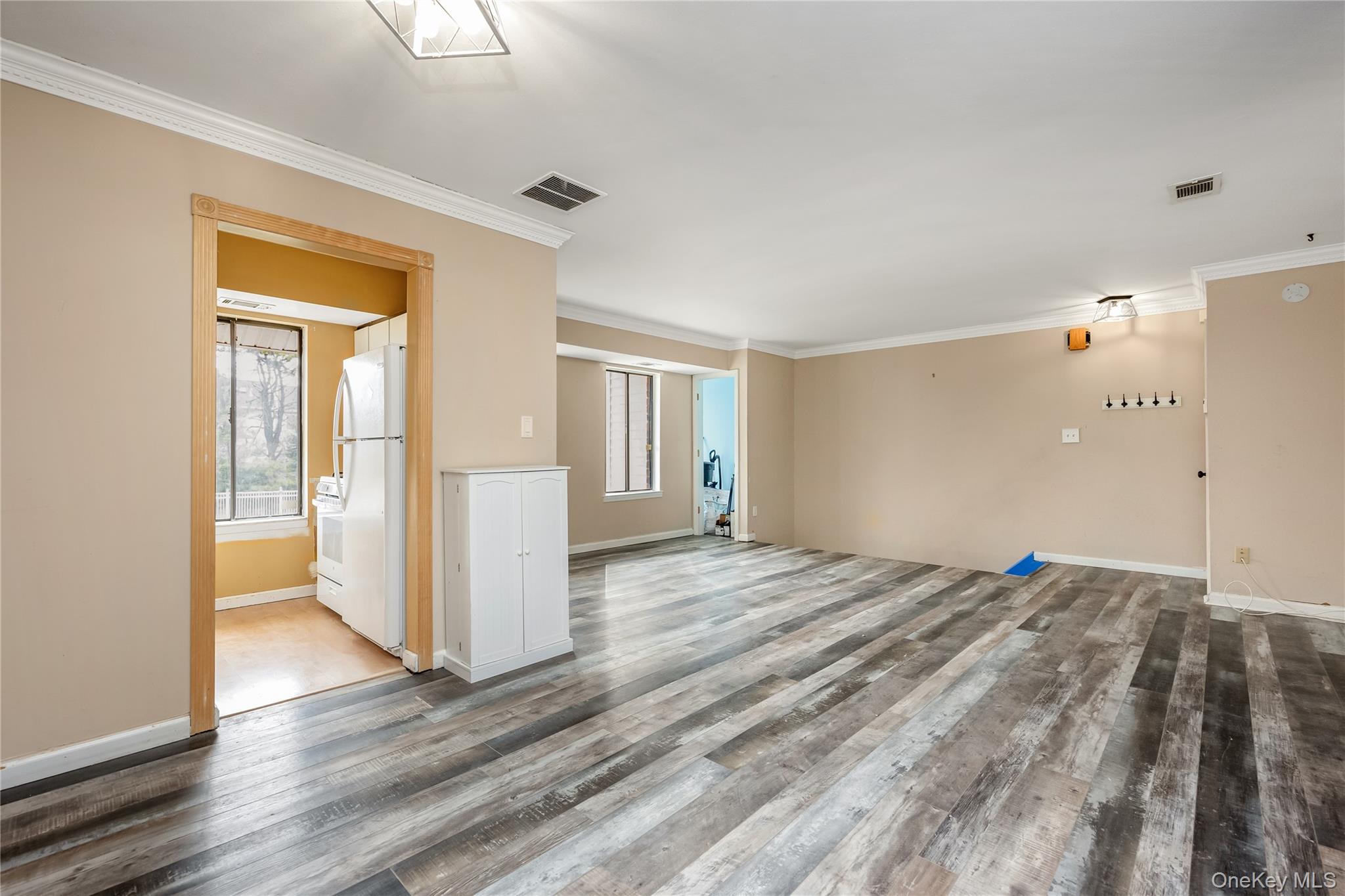 #7 photo, 8 Cheyenne Court, 롱 아일랜드 Coram , NY 11727