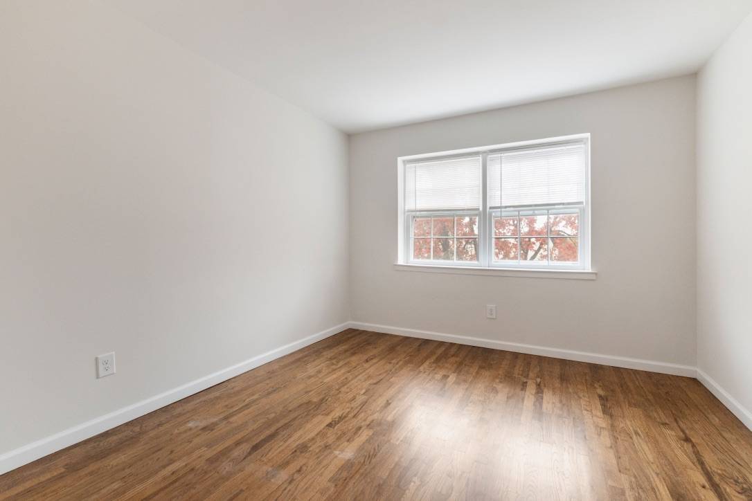 #27 photo, 215-03 17th Avenue, Bayside , NY 11360