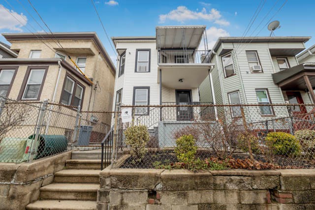 #2 photo, 13 Beach St, Mount Vernon , NY 10550