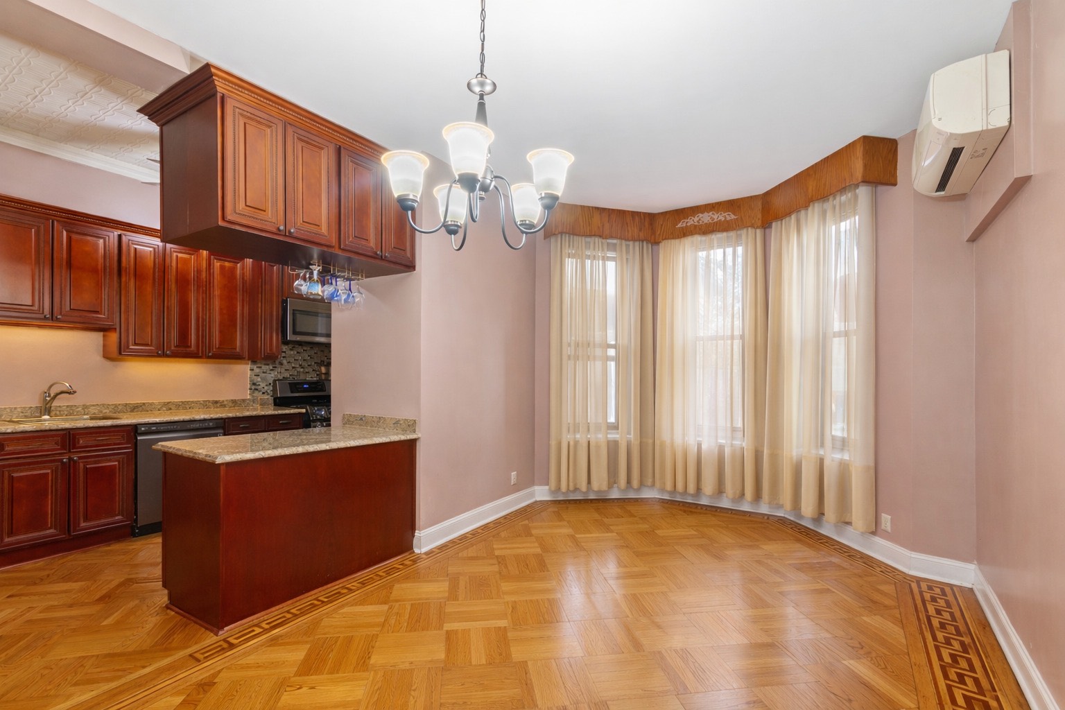 #3 photo, 568 74th Street, 湾脊 Bay Ridge , NY 11209