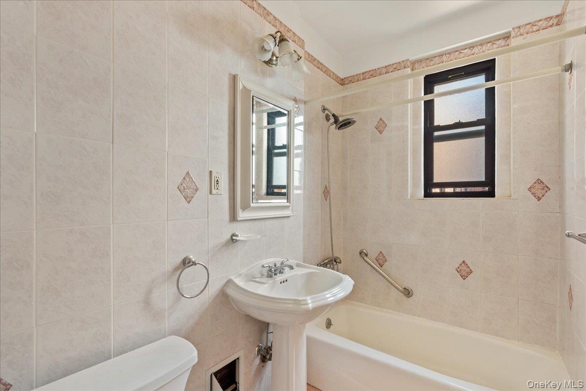 #16 photo, 85-11 Lefferts Boulevard, Kew Gardens , NY 11415