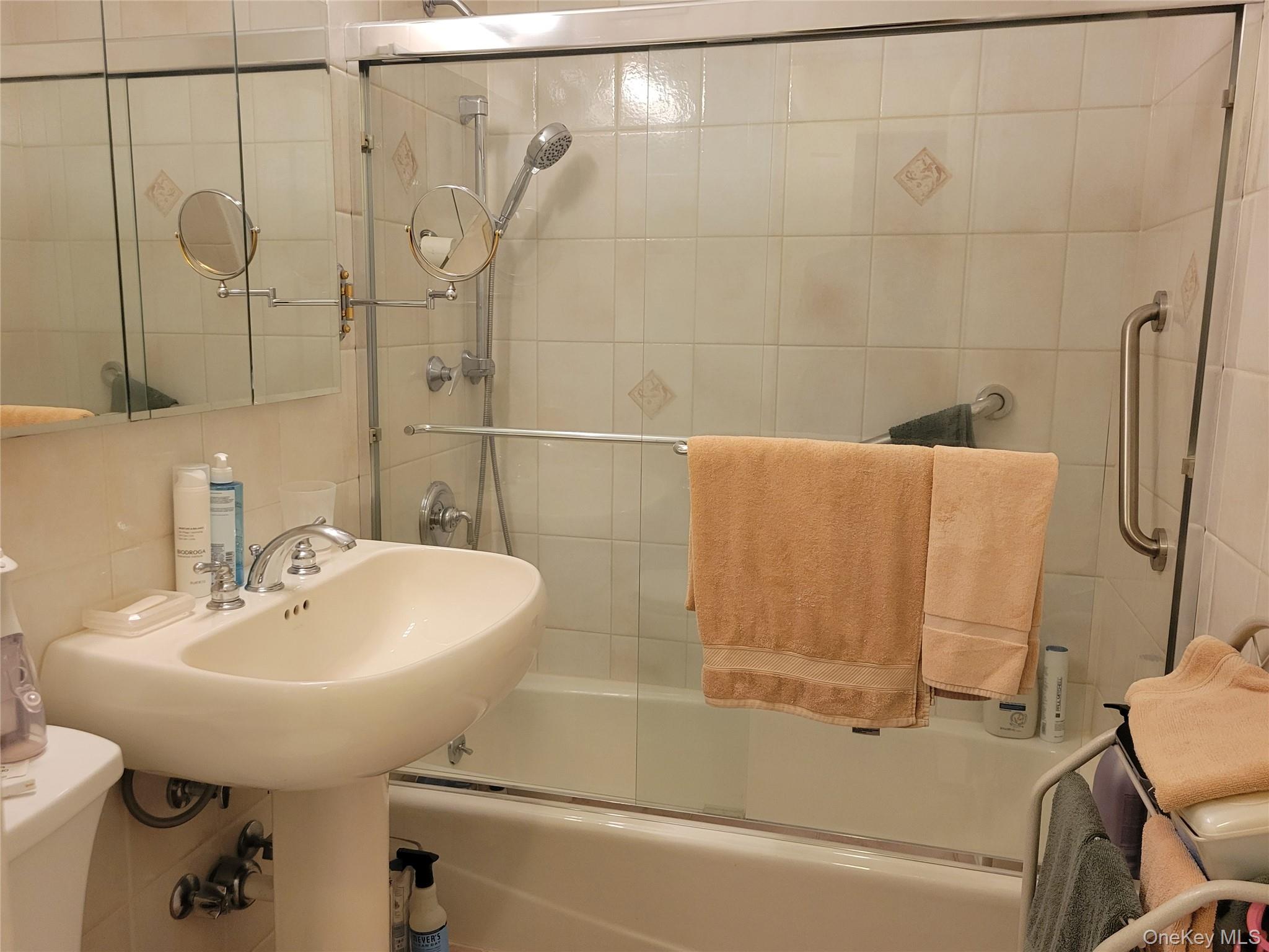 #4 photo, 18-35 Corporal Kennedy Street, 皇后區 貝塞 Bayside , NY 11360