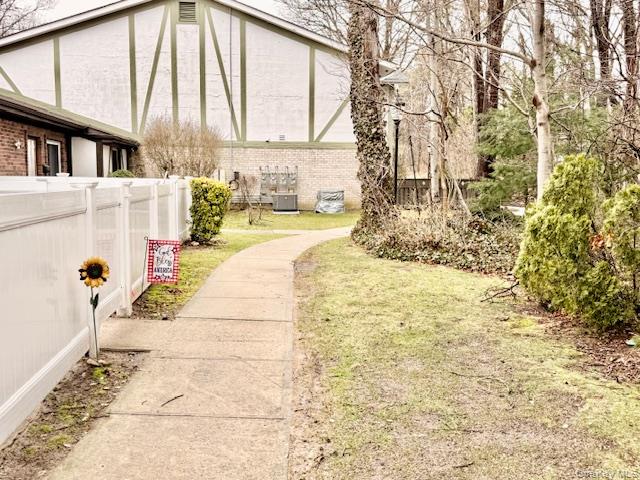 #13 photo, 155 Golf Lane, 东长岛 Medford , NY 11763