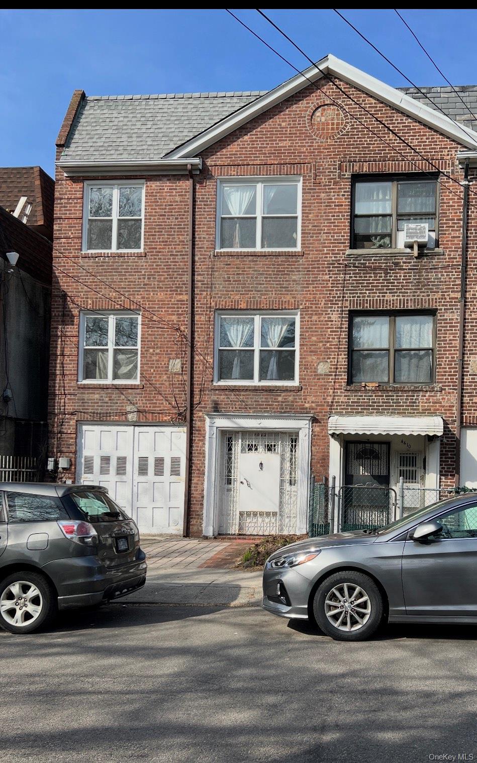 #1 photo, 44-12 76th Street, एल्महर्स्ट Elmhurst , NY 11373