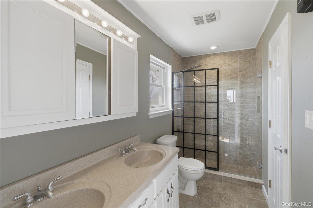 #10 photo, 6 Arden Lane, Commack , NY 11725