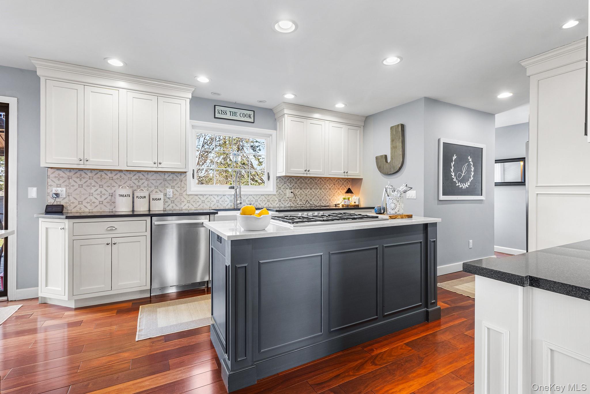 #13 photo, 30 Myrtle Lane, 东长岛 East Patchogue , NY 11772