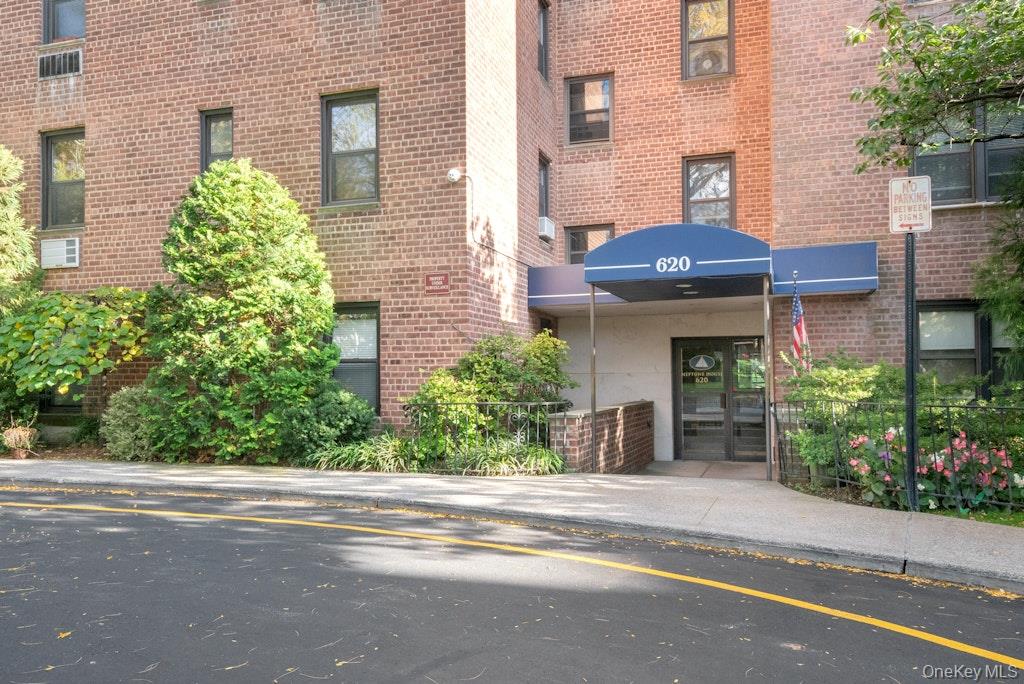 #3 photo, 620 Pelham Road, New Rochelle , NY 10805