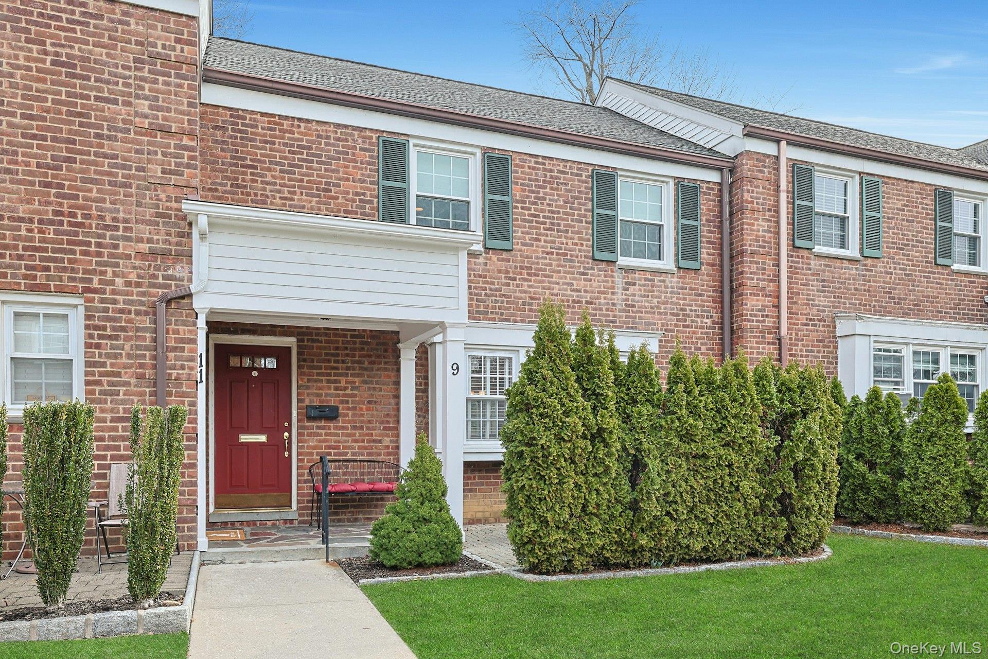 #17 photo, 9 Robins Crescent, New Rochelle , NY 10801