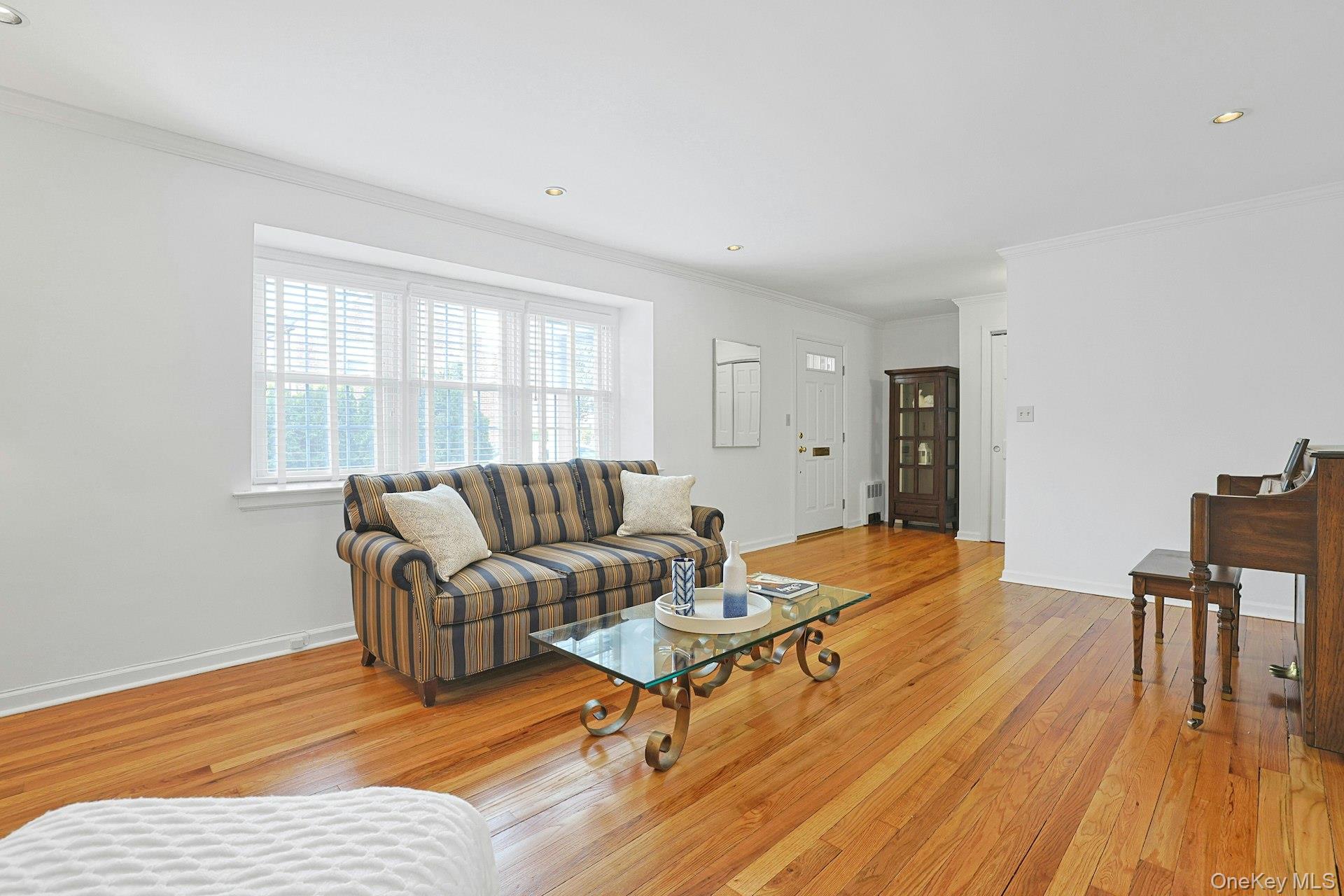 #4 photo, 9 Robins Crescent, New Rochelle , NY 10801