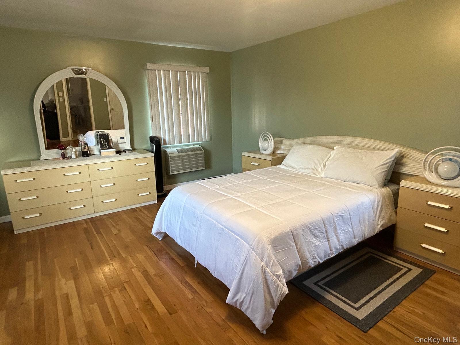 #7 photo, 3208 Ely Avenue, Bronx , NY 10469