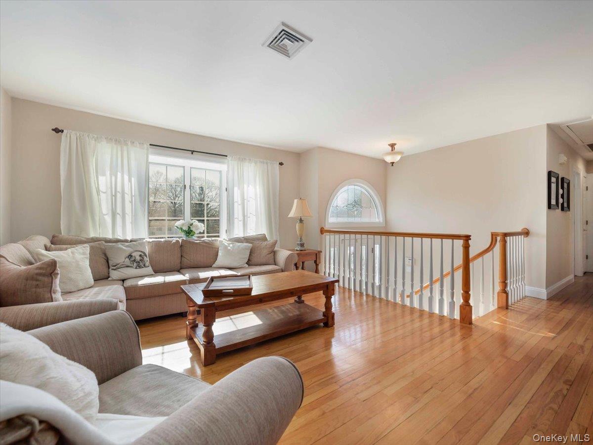 #8 photo, 144 Sleepy Hollow Lane, Congers , NY 10920