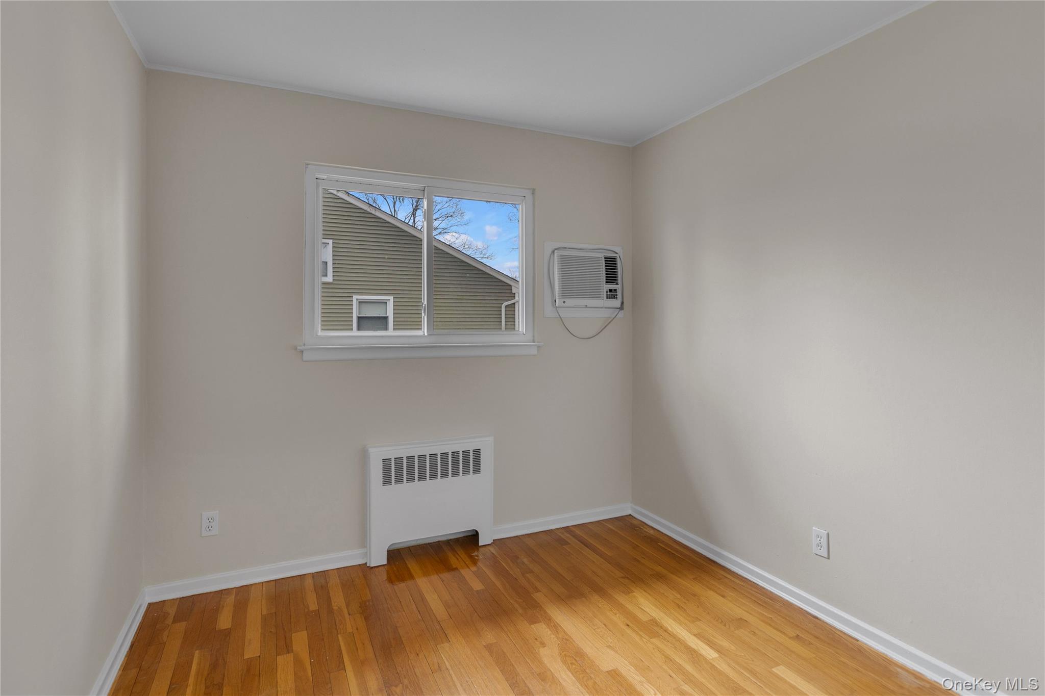 #14 photo, 438 Atlantic Street, सफ़ोक काउंटी East Northport , NY 11731