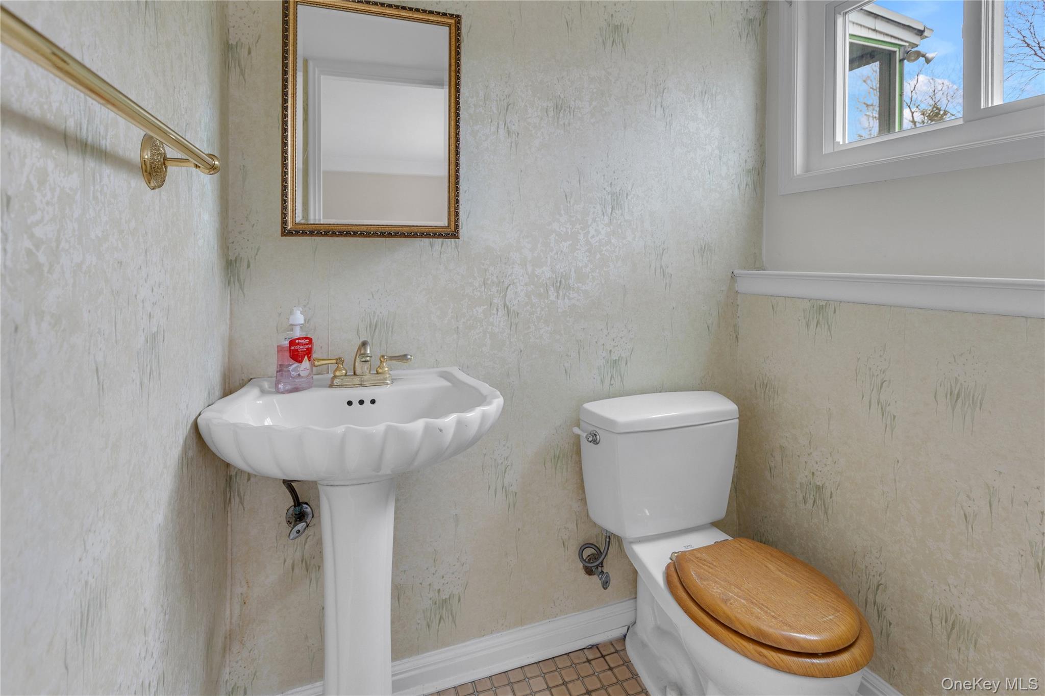 #18 photo, 438 Atlantic Street, सफ़ोक काउंटी East Northport , NY 11731