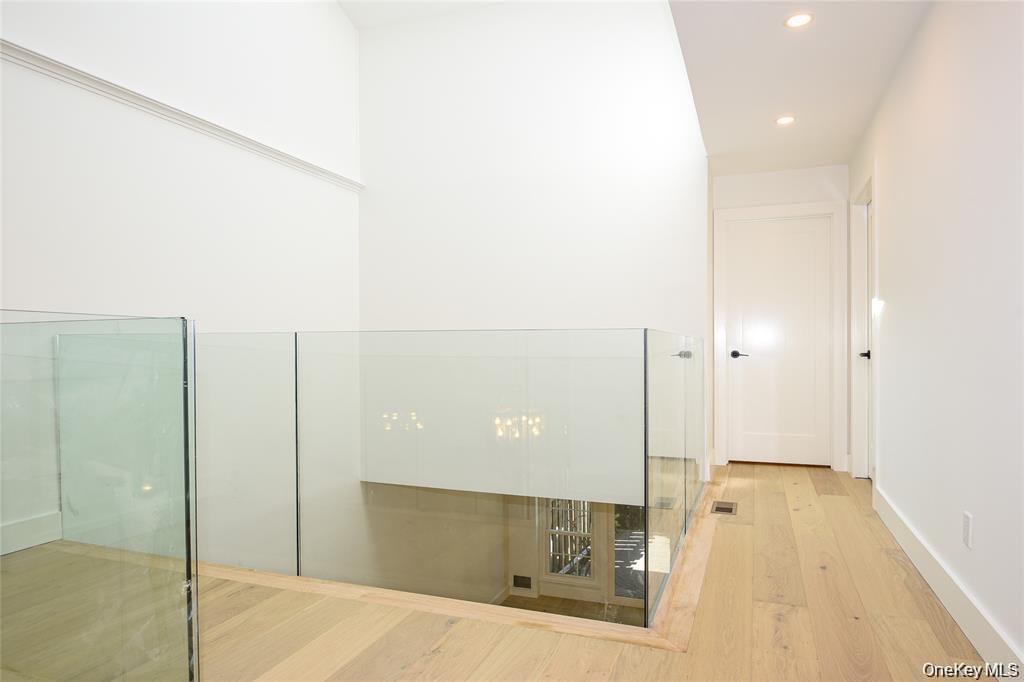 #17 photo, 95 Woodlake Drive, 롱 아일랜드 Woodbury , NY 11797