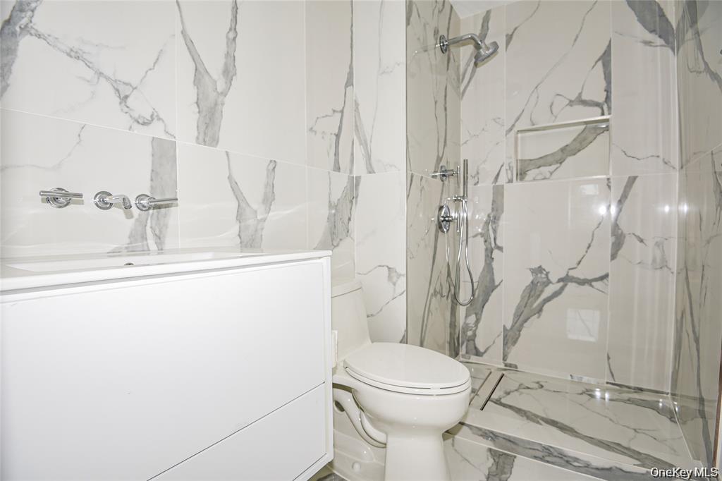 #19 photo, 95 Woodlake Drive, 롱 아일랜드 Woodbury , NY 11797