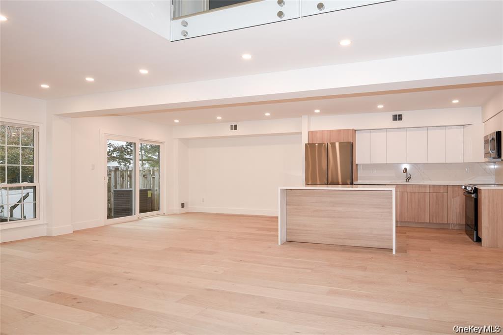 #4 photo, 95 Woodlake Drive, 롱 아일랜드 Woodbury , NY 11797