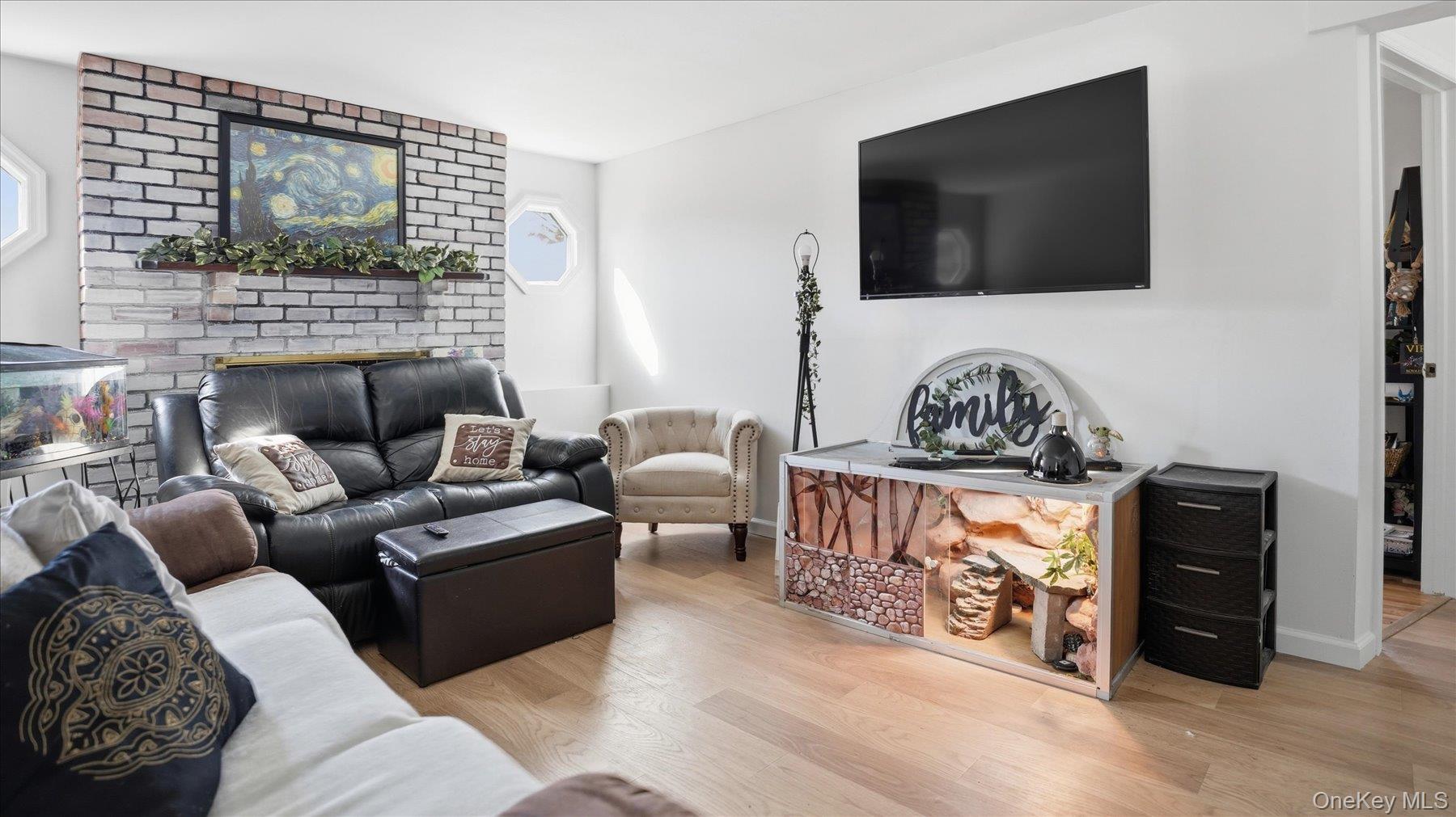 #4 photo, 147 Coates Avenue, Holbrook , NY 11741