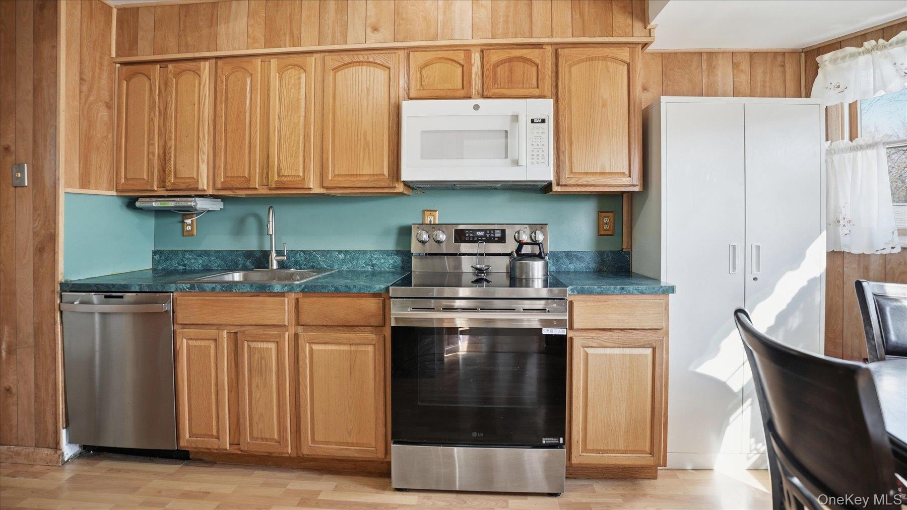 #6 photo, 147 Coates Avenue, Holbrook , NY 11741