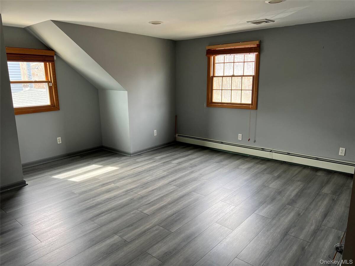 #10 photo, 85 Riverside Avenue, नासाउ काउंटी Massapequa , NY 11758