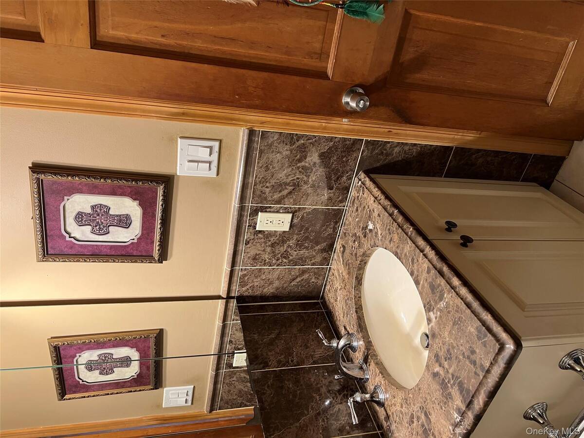 #12 photo, 85 Riverside Avenue, नासाउ काउंटी Massapequa , NY 11758