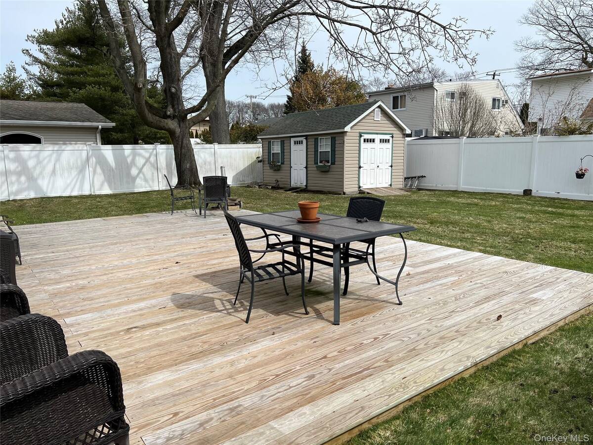 #5 photo, 85 Riverside Avenue, नासाउ काउंटी Massapequa , NY 11758