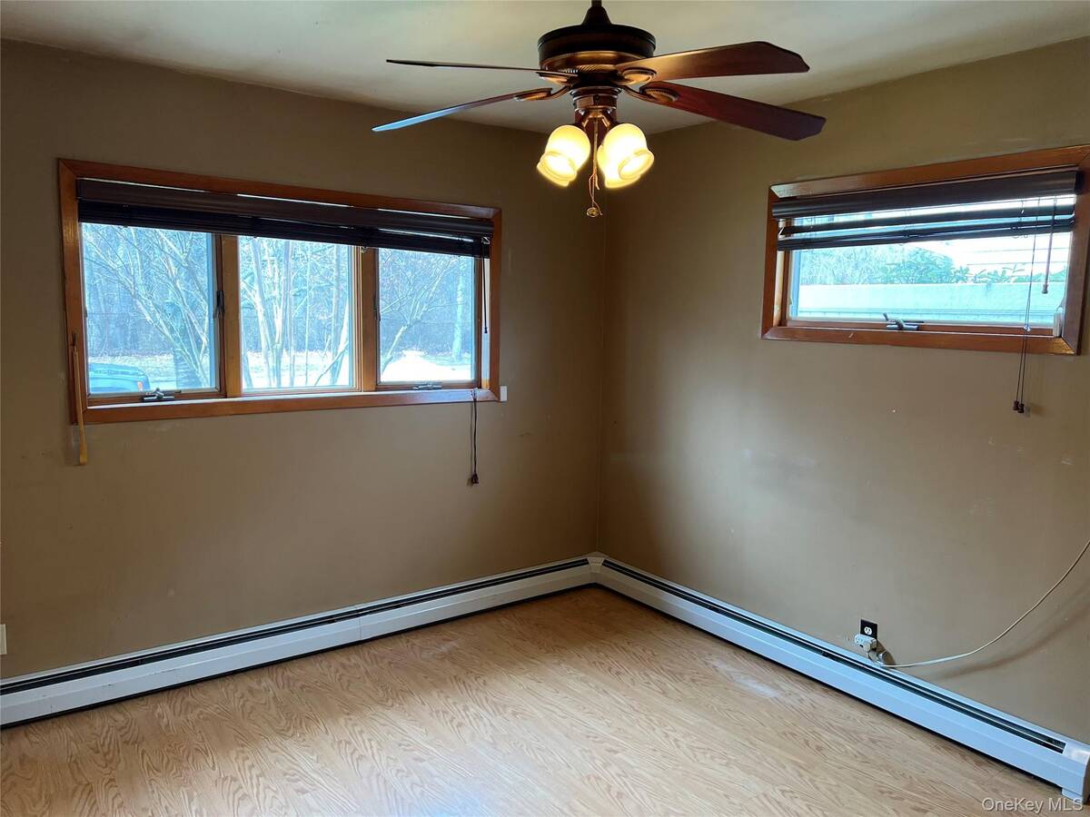 #6 photo, 85 Riverside Avenue, नासाउ काउंटी Massapequa , NY 11758