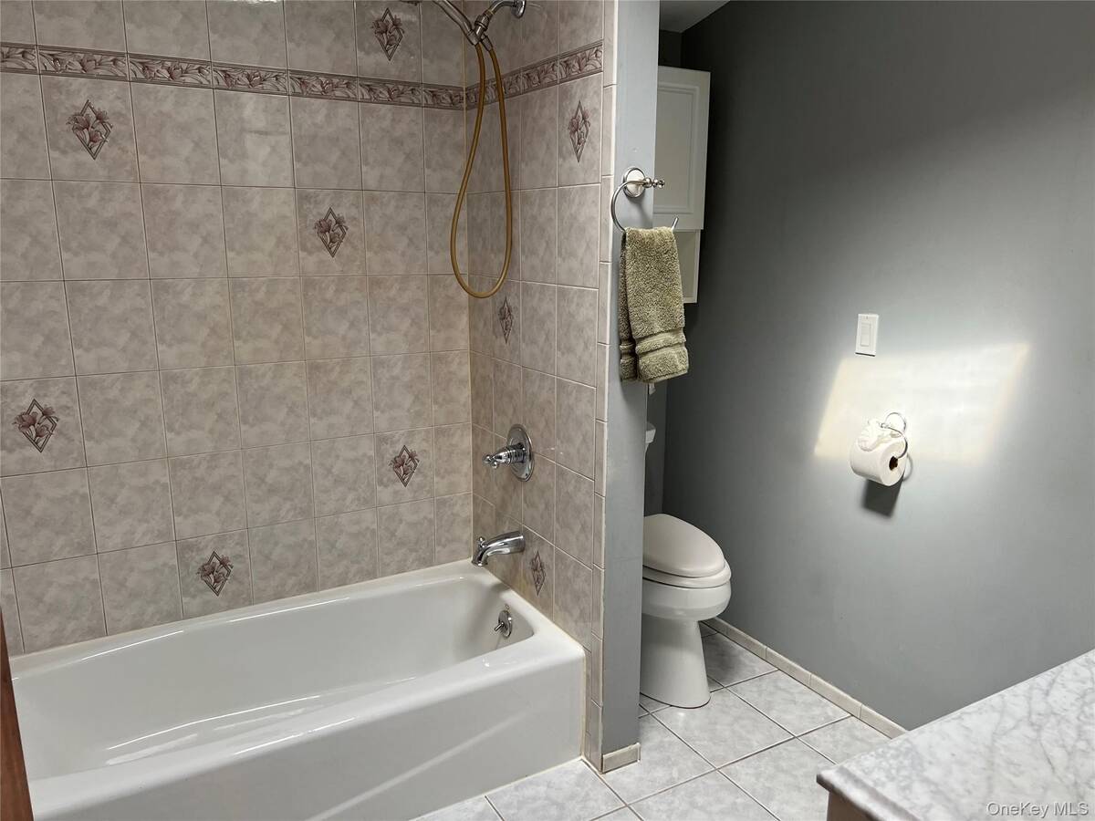 #8 photo, 85 Riverside Avenue, नासाउ काउंटी Massapequa , NY 11758