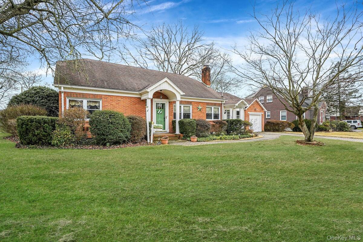 #1 photo, 64 John Street, 東長島 Patchogue , NY 11772