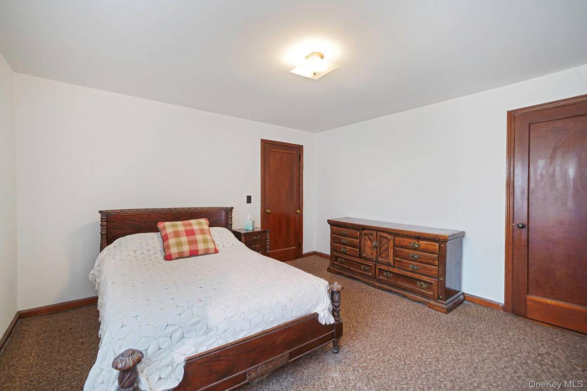 #13 photo, 64 John Street, 東長島 Patchogue , NY 11772