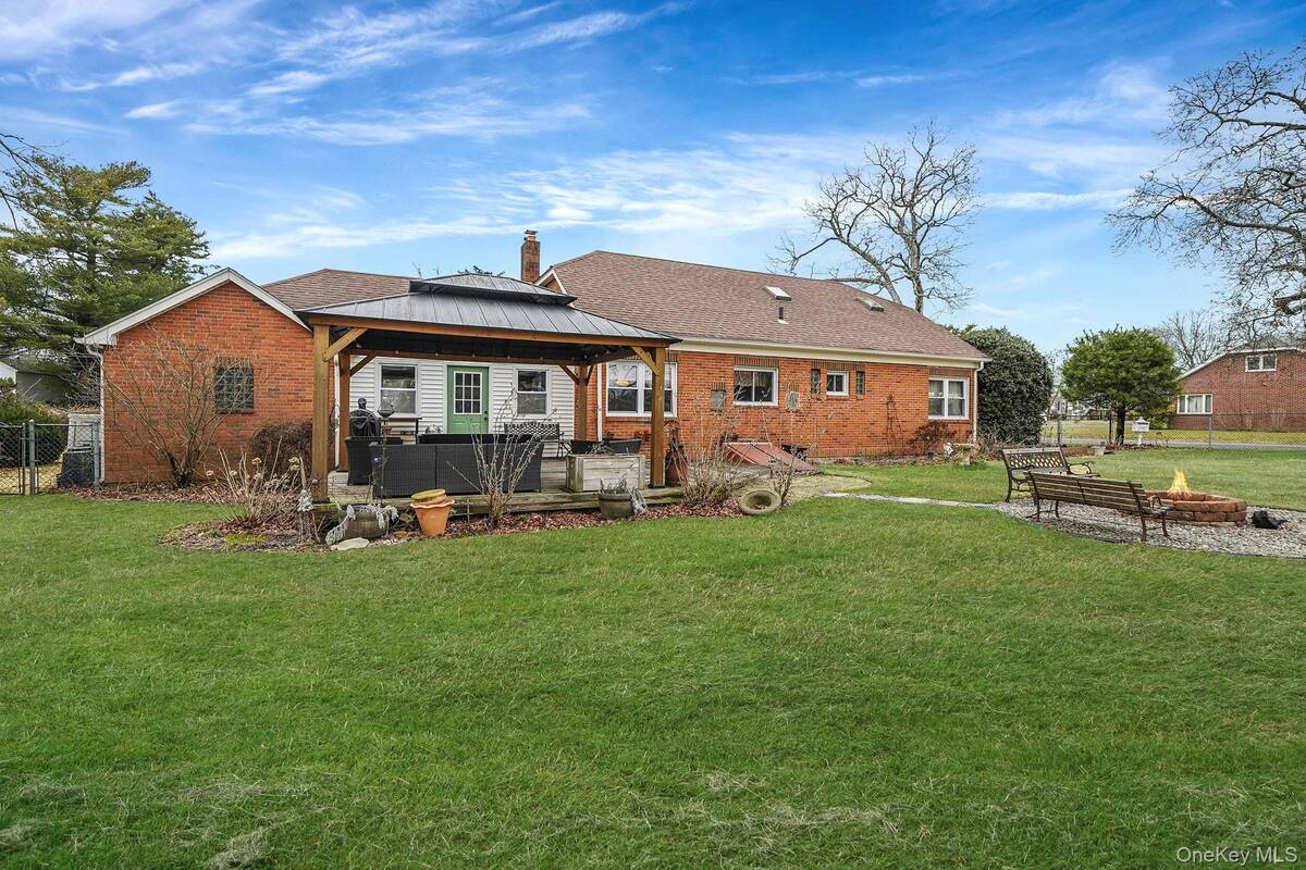 #22 photo, 64 John Street, 東長島 Patchogue , NY 11772