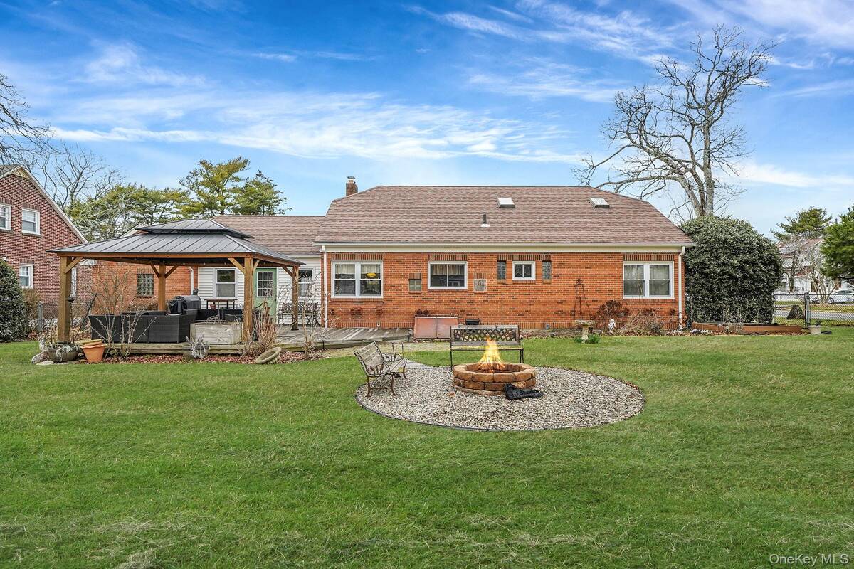 #23 photo, 64 John Street, 東長島 Patchogue , NY 11772