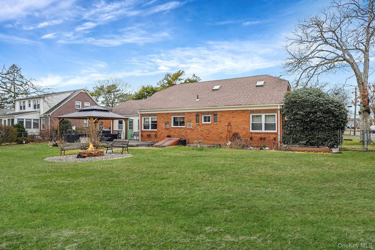 #24 photo, 64 John Street, 東長島 Patchogue , NY 11772