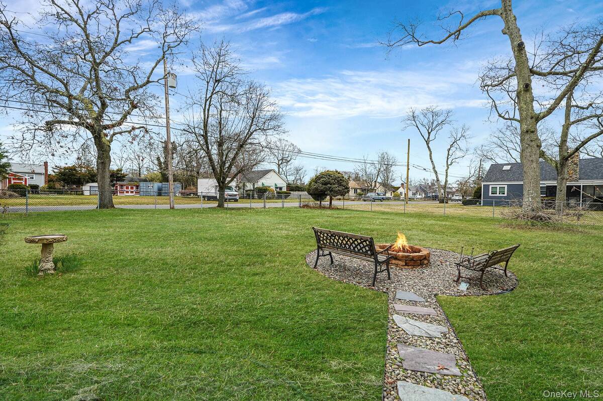 #26 photo, 64 John Street, 東長島 Patchogue , NY 11772