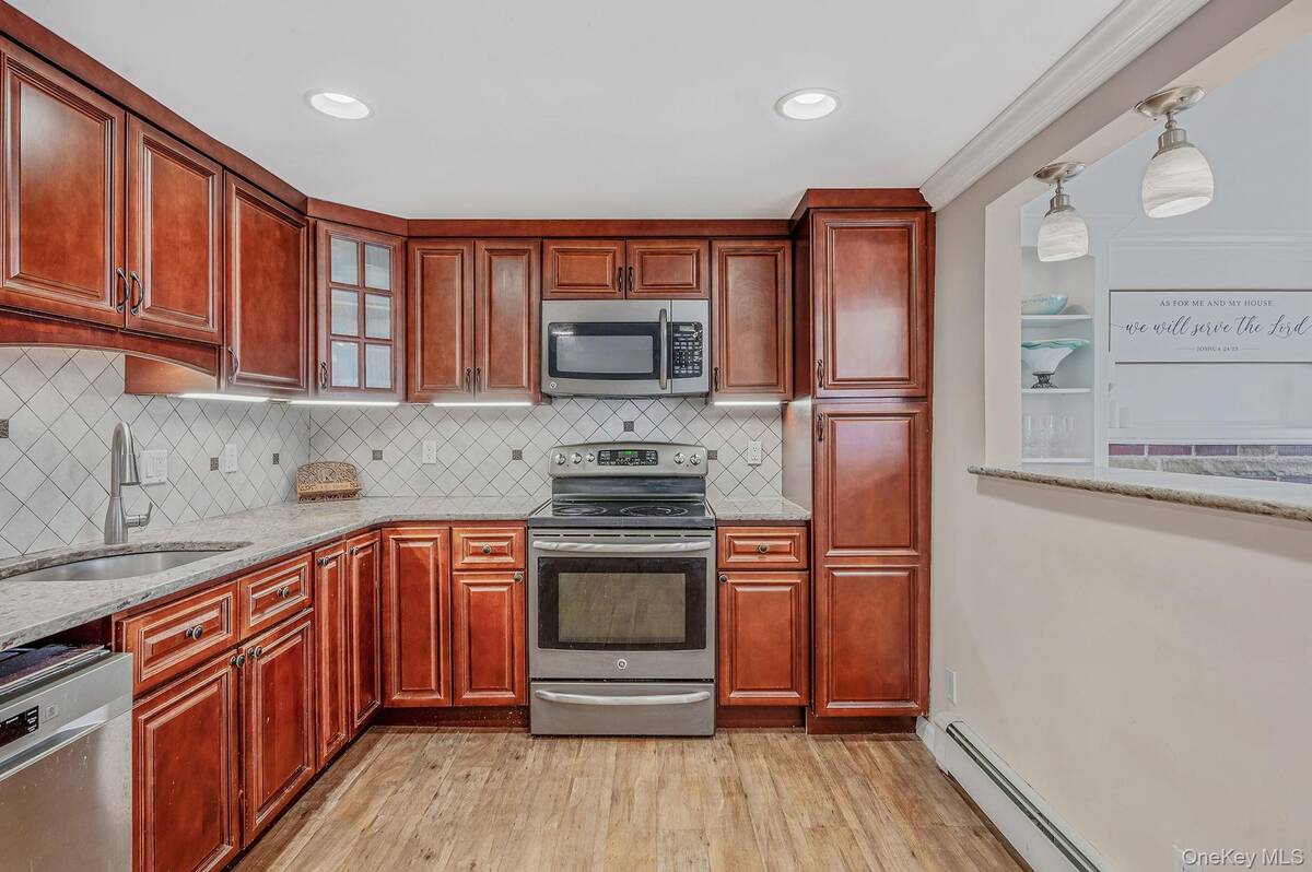 #13 photo, 5 Valley Circle, 東長島 Miller Place , NY 11764