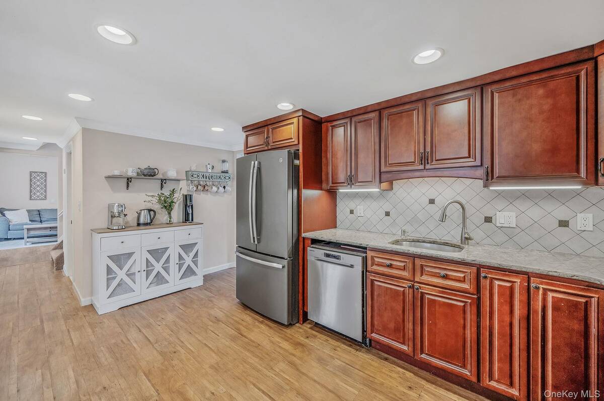 #14 photo, 5 Valley Circle, 東長島 Miller Place , NY 11764