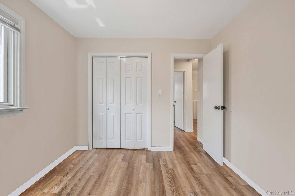 #22 photo, 5 Valley Circle, 東長島 Miller Place , NY 11764