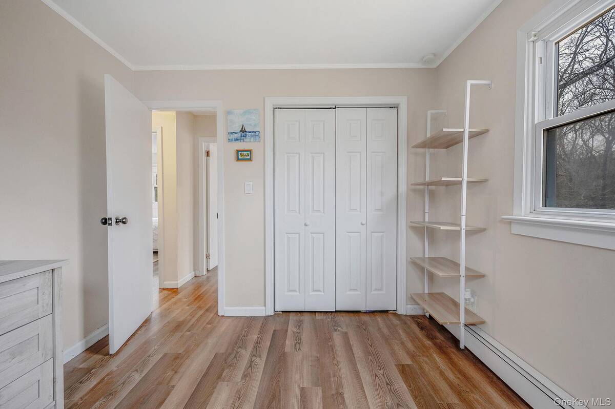 #24 photo, 5 Valley Circle, 東長島 Miller Place , NY 11764