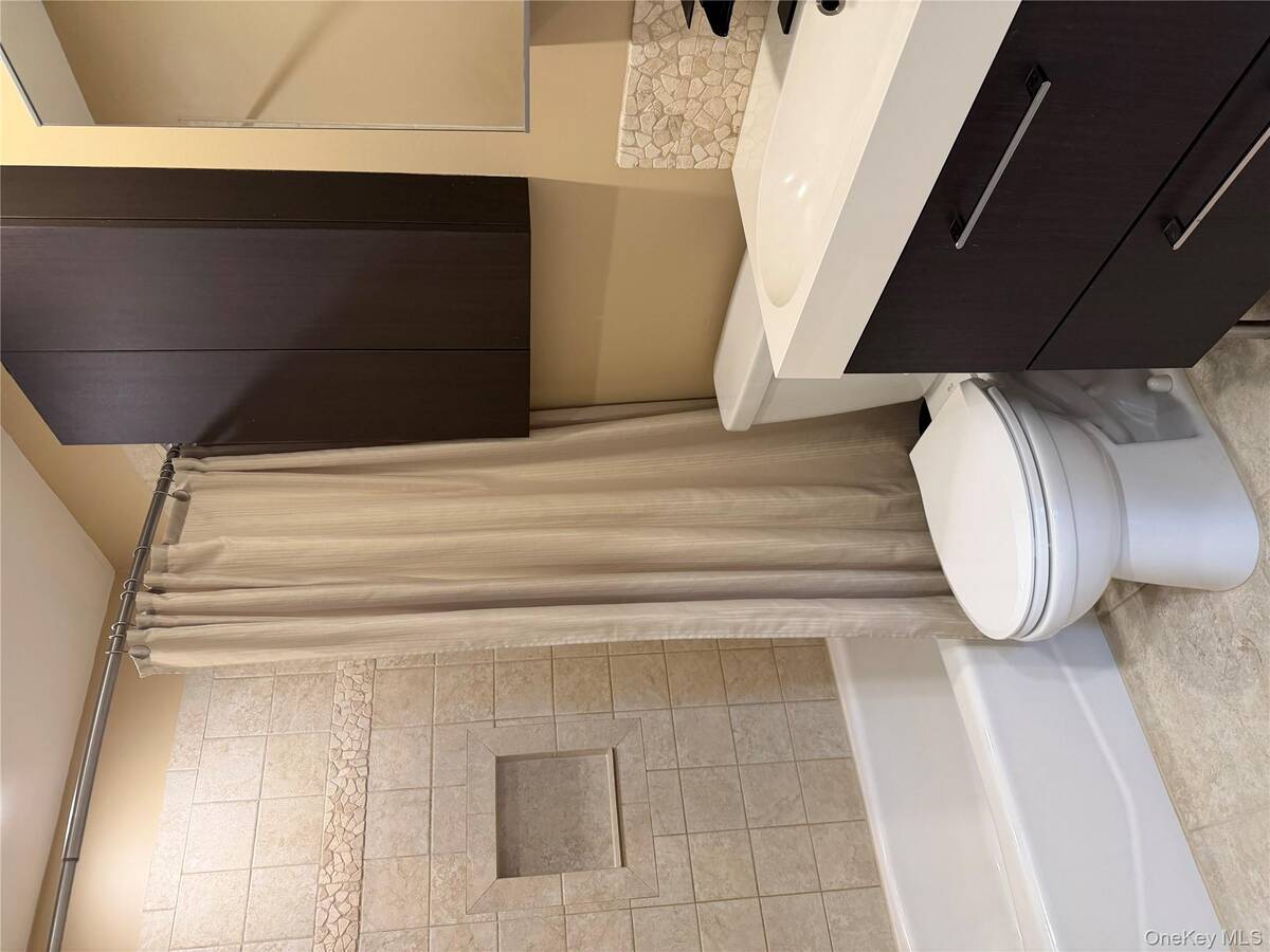 #18 photo, 6 Thorney Avenue, سوفولك Huntington Station , NY 11746