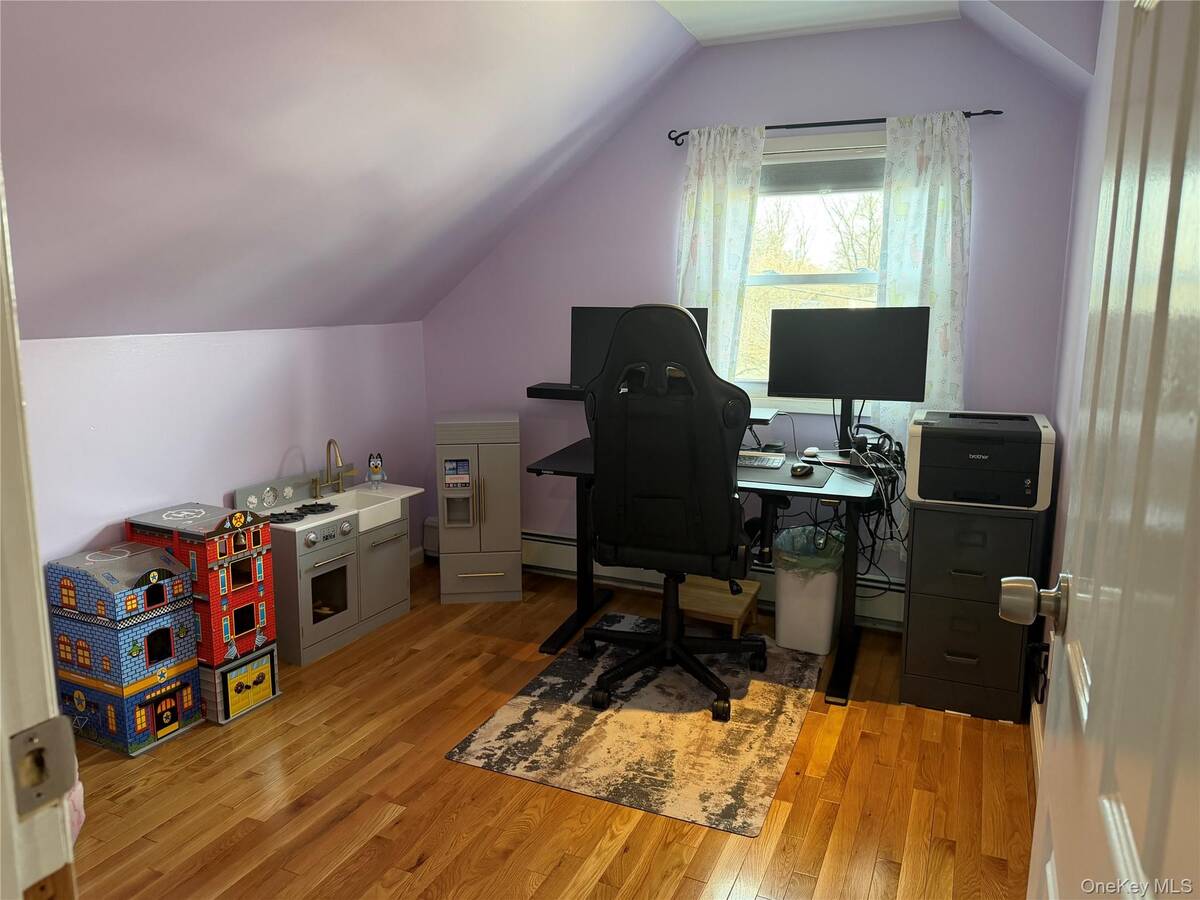 #22 photo, 6 Thorney Avenue, سوفولك Huntington Station , NY 11746