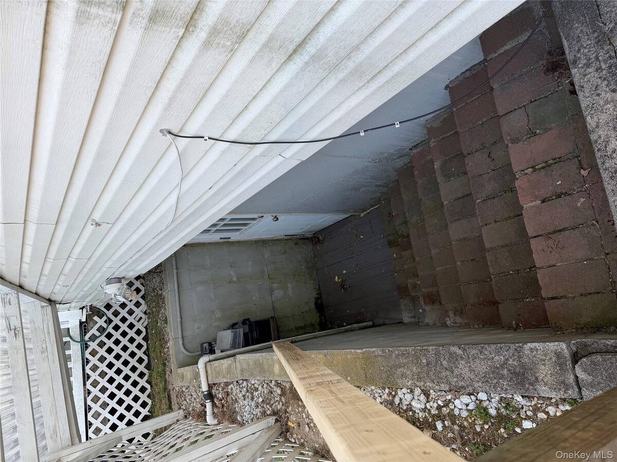 #35 photo, 6 Thorney Avenue, سوفولك Huntington Station , NY 11746