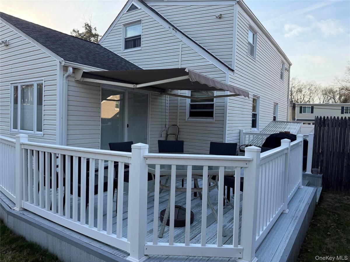 #38 photo, 6 Thorney Avenue, سوفولك Huntington Station , NY 11746