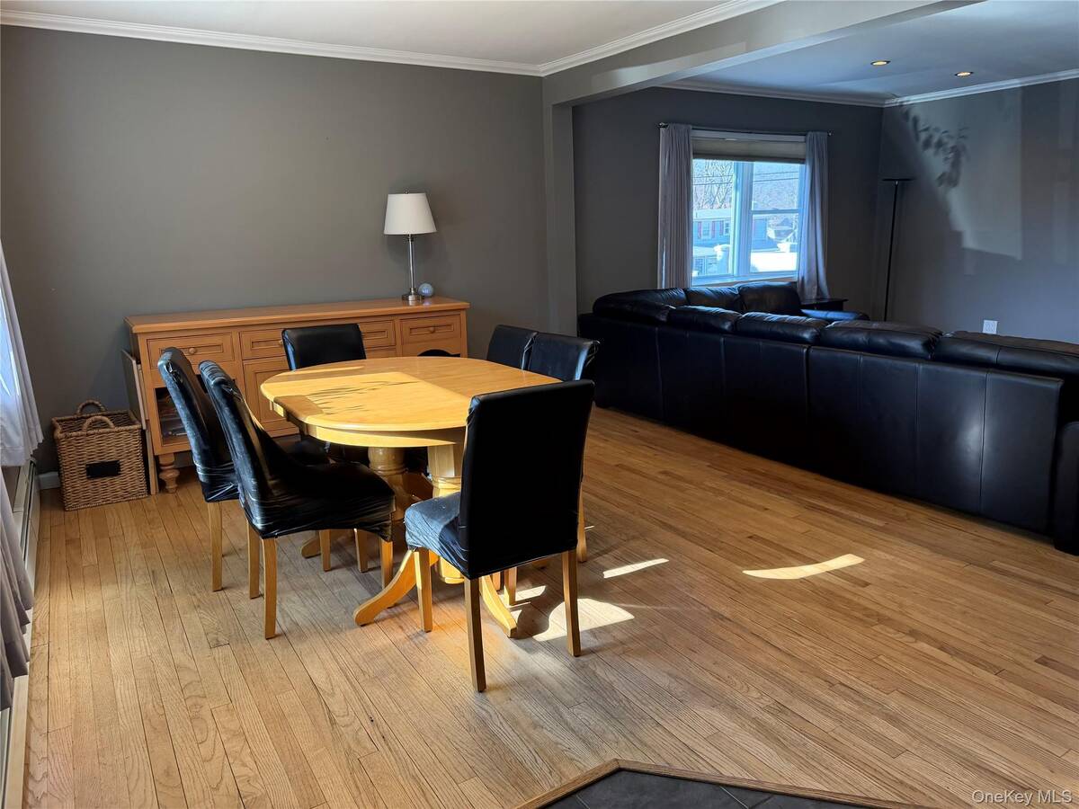 #4 photo, 6 Thorney Avenue, سوفولك Huntington Station , NY 11746