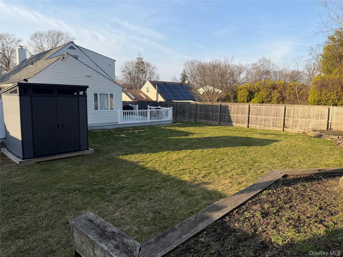 #42 photo, 6 Thorney Avenue, سوفولك Huntington Station , NY 11746