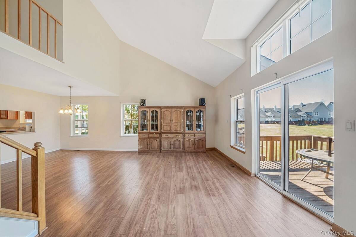 #11 photo, 22 Fairlawn Drive, 東長島 Central Islip , NY 11722