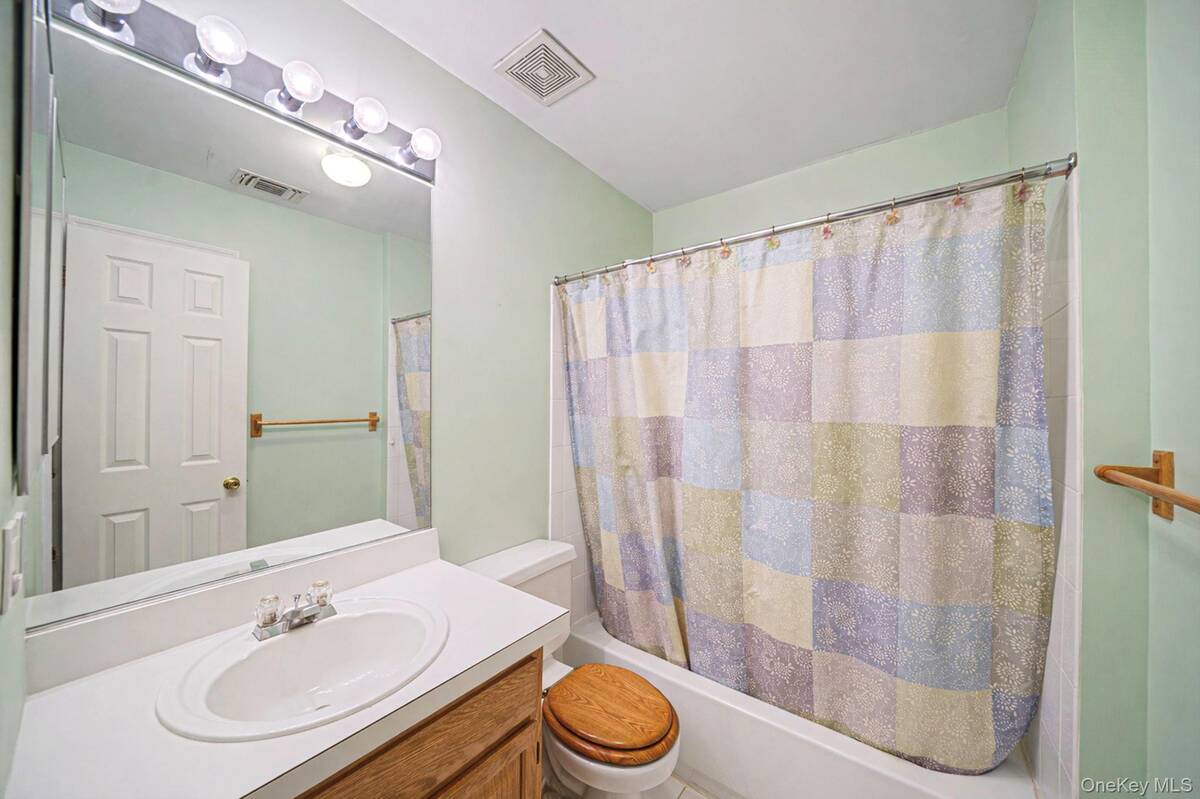 #16 photo, 22 Fairlawn Drive, 東長島 Central Islip , NY 11722