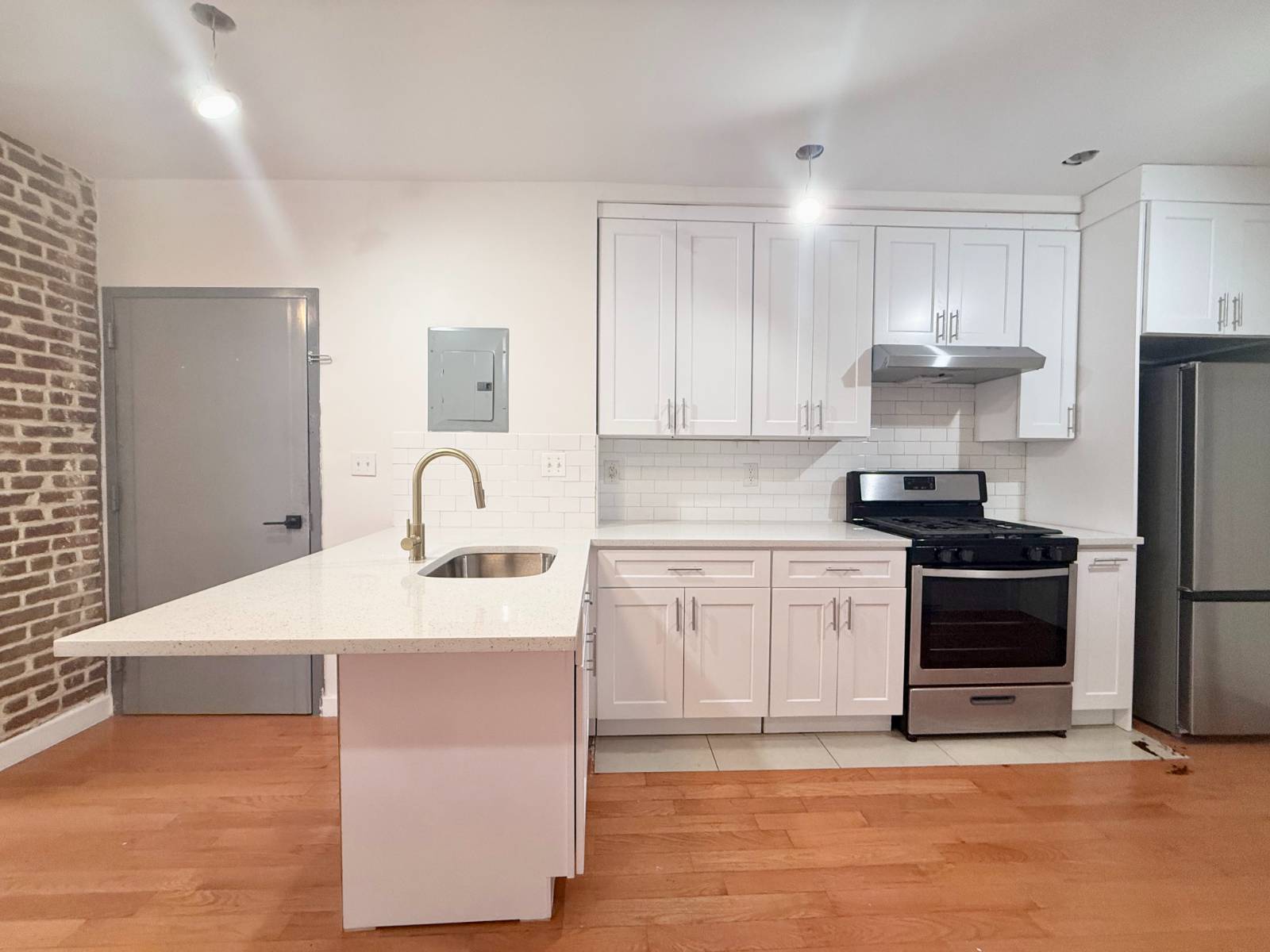 #3 photo, 296 Eldert Lane, 布鲁克林 Cypress Hills , NY 11208