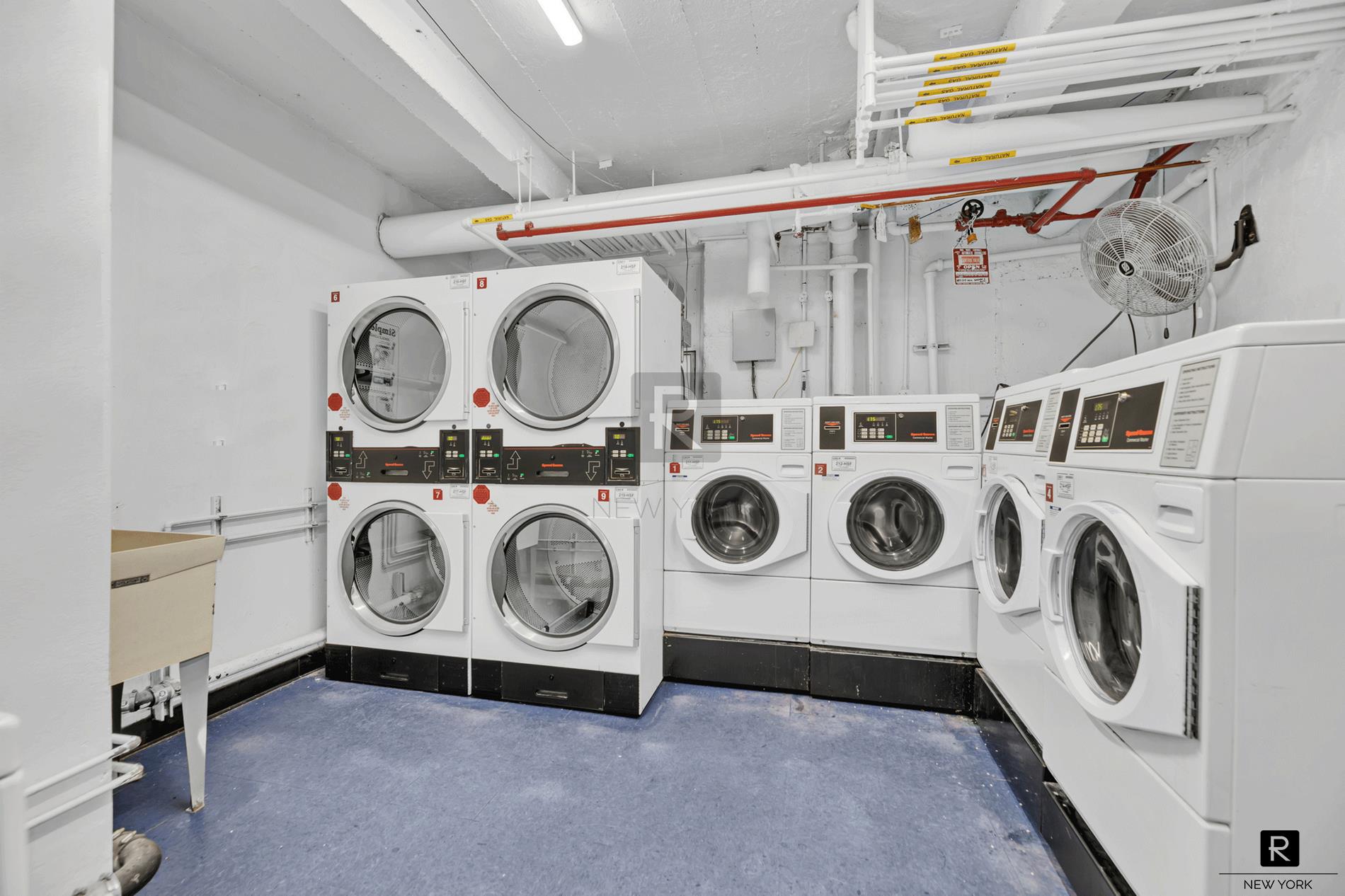 #10 photo, 310 W 55th Street, מנהטן Hell's Kitchen , NY 10019