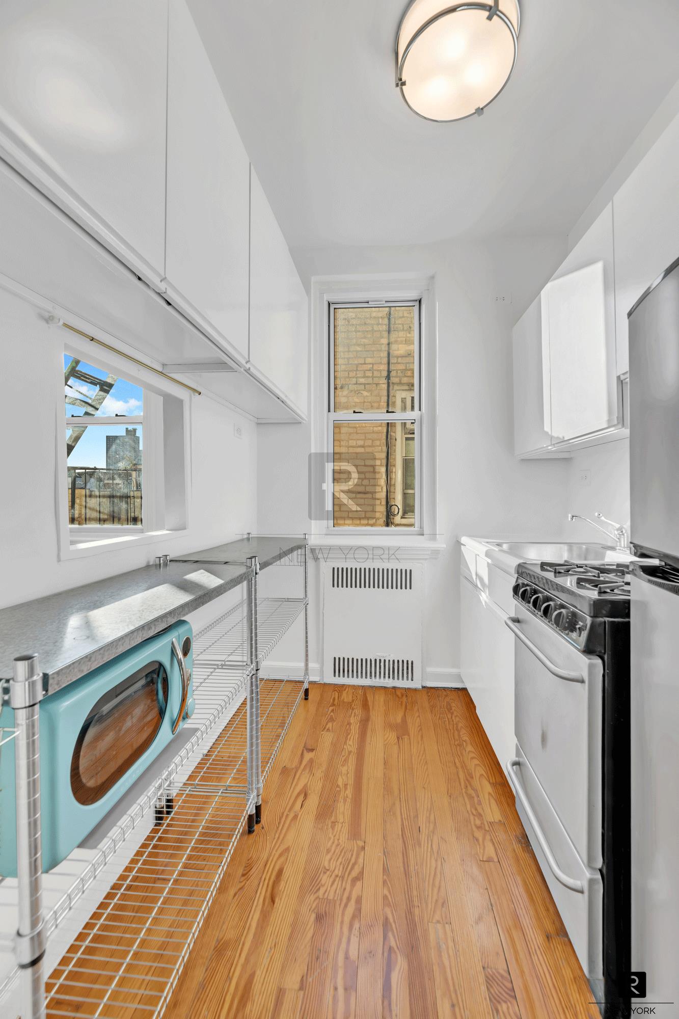 #5 photo, 310 W 55th Street, מנהטן Hell's Kitchen , NY 10019