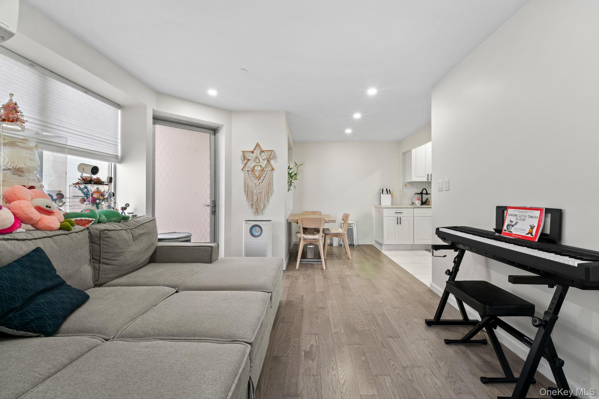 #4 photo, 3720 Prince Street, Flushing , NY 11354