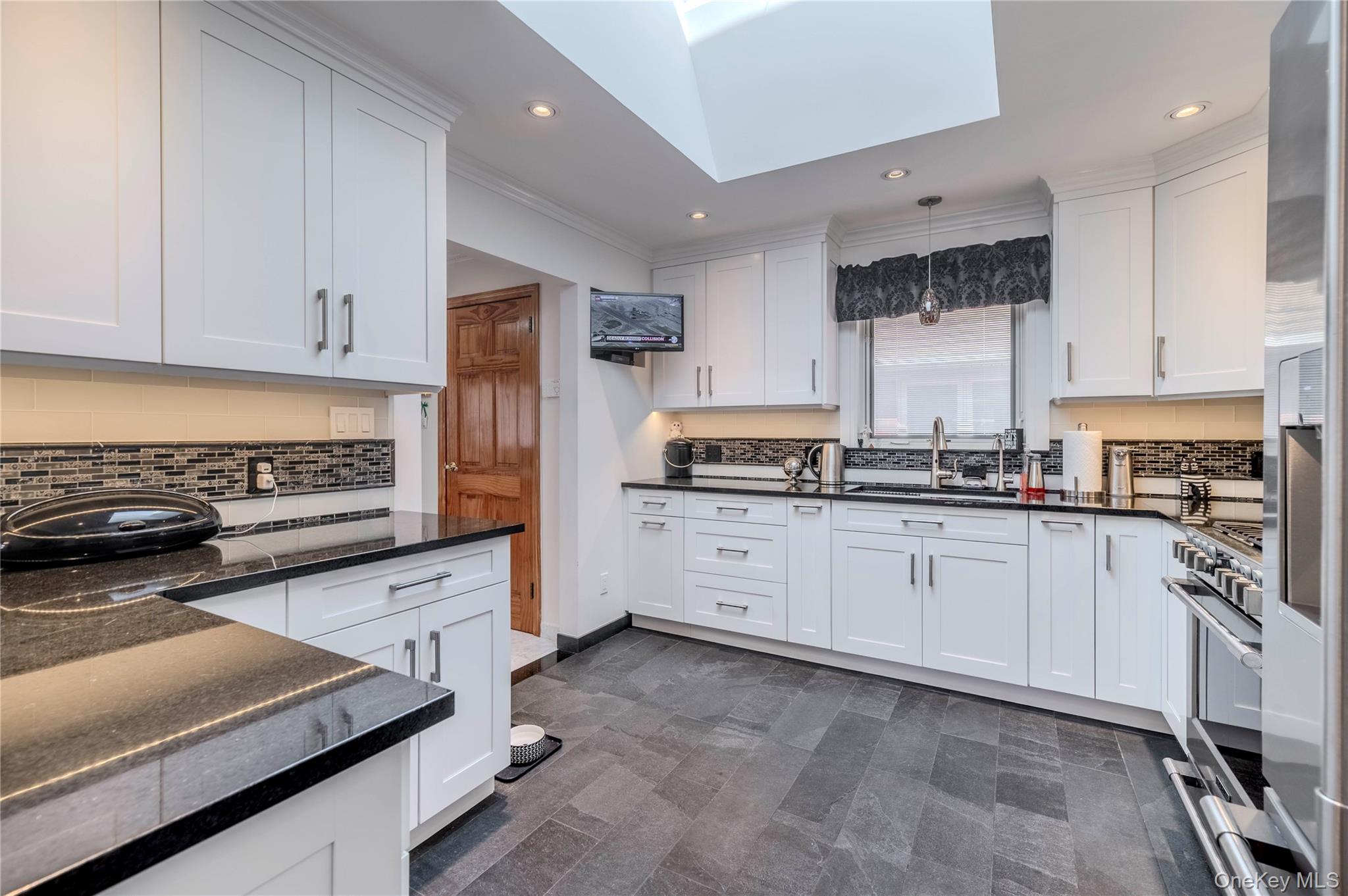 #9 photo, 325 149th Street, Whitestone , NY 11357